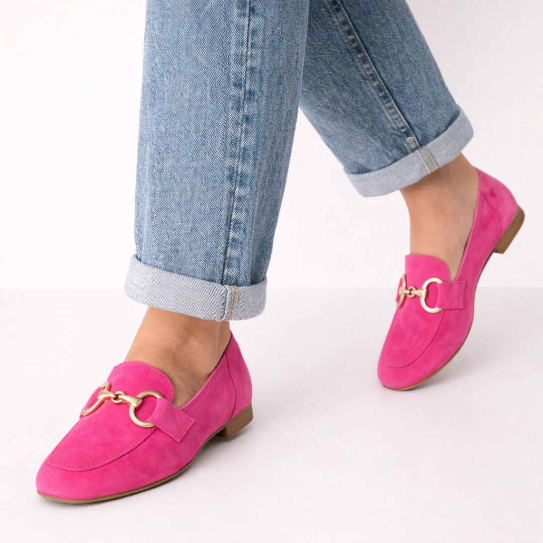 Mocasines elegantes con detalle metálico