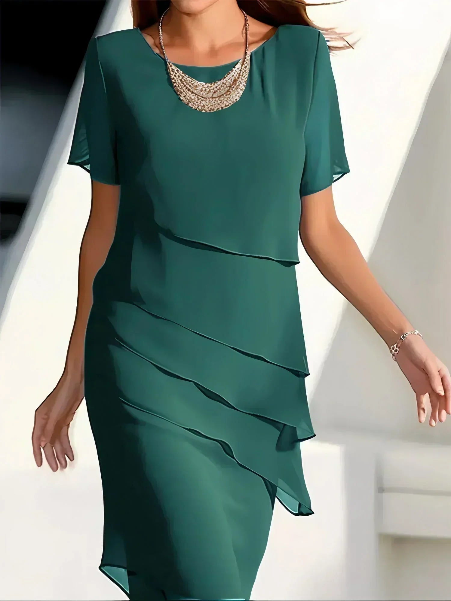 Anastasia | Vestido midi lujoso con capas
